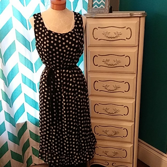 Studio I Dresses & Skirts - Vintage look polkadot dress